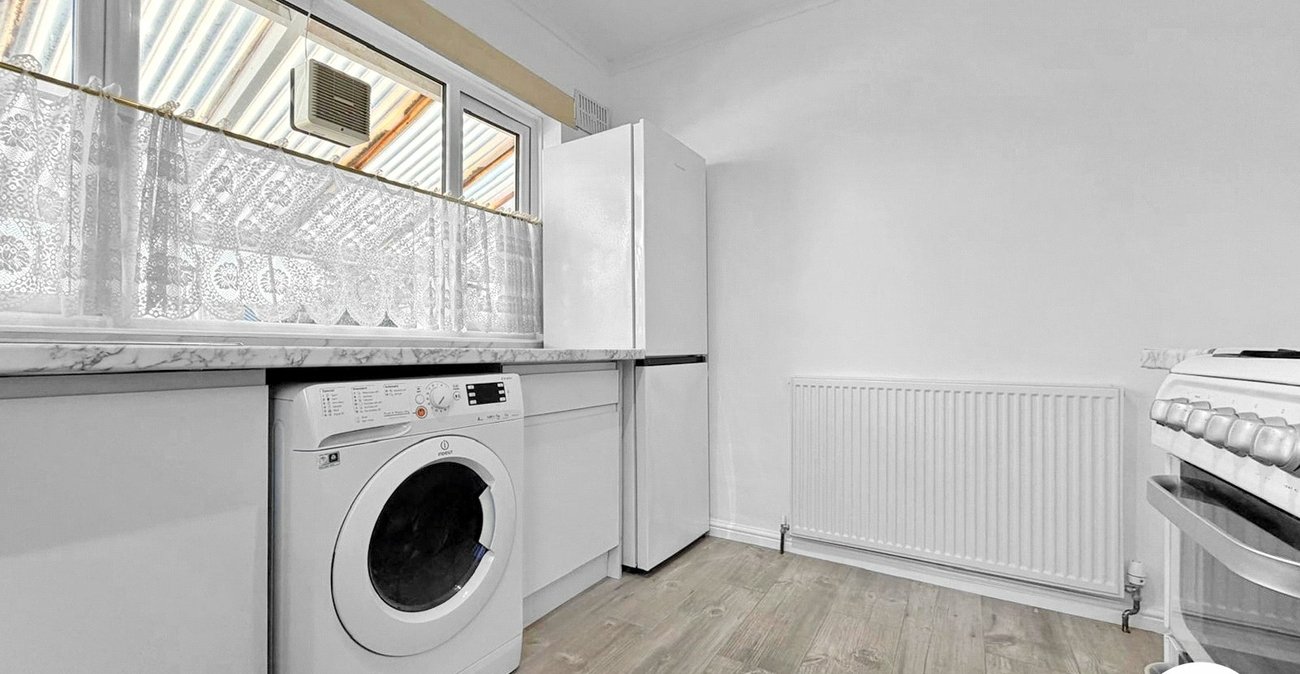 3 bedroom bungalow to rent in Welling | 