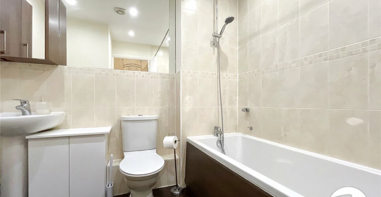 3 bedroom house to rent in Rochester | Robinson Michael & Jackson