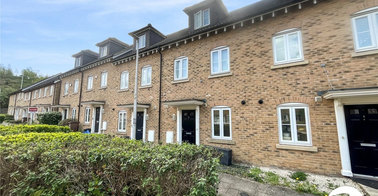 3 bedroom house to rent in Rochester | Robinson Michael & Jackson