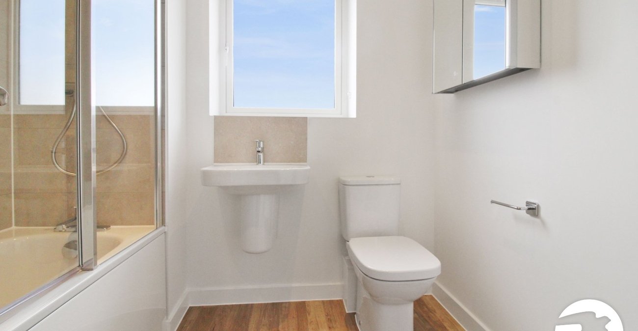 4 bedroom house to rent in Ebbsfleet Valley | Robinson Michael & Jackson