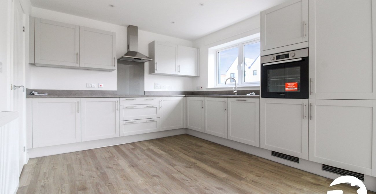 4 bedroom house to rent in Ebbsfleet Valley | Robinson Michael & Jackson