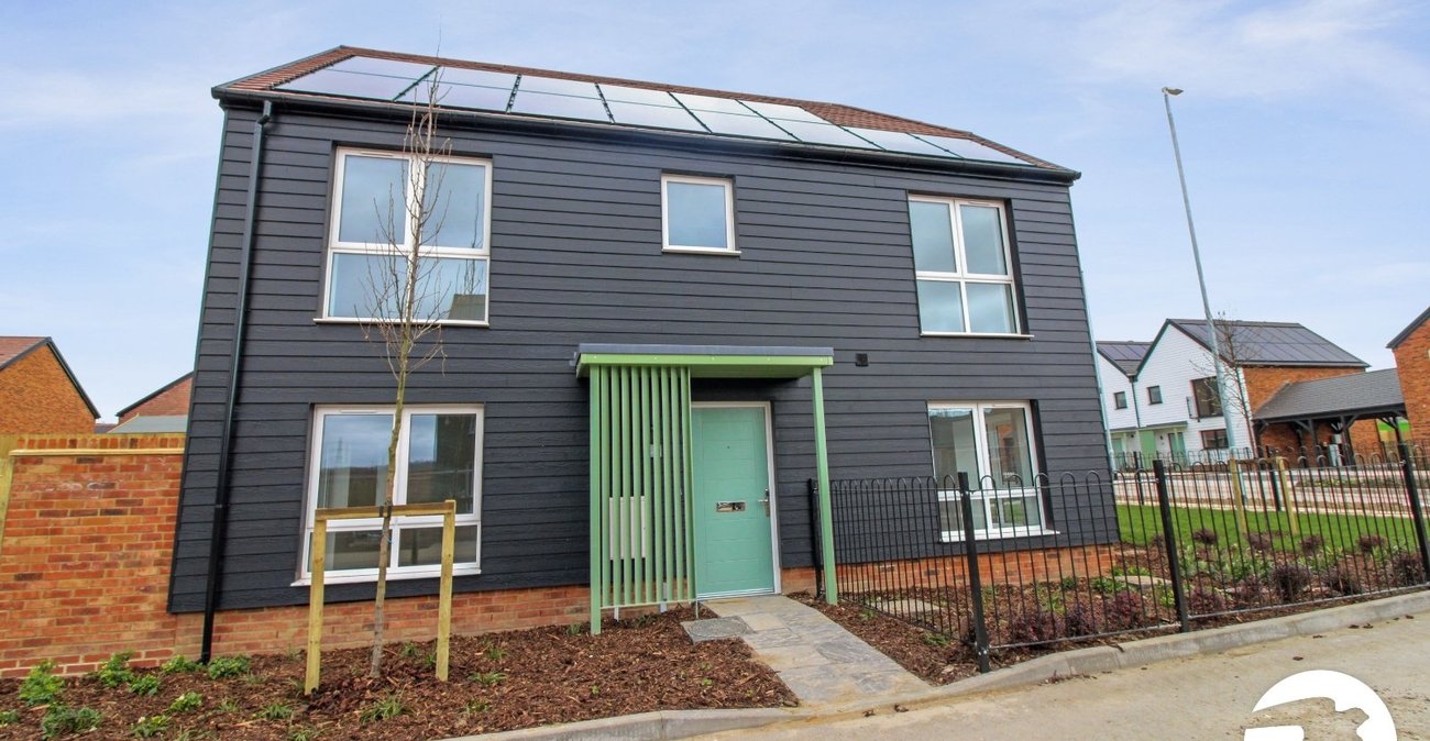 4 bedroom house to rent in Ebbsfleet Valley | Robinson Michael & Jackson