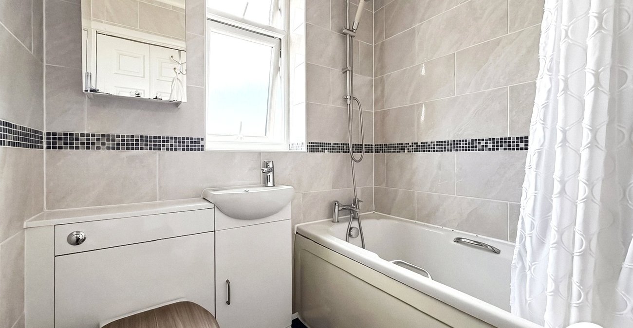 3 bedroom house to rent in Rochester | Robinson Michael & Jackson