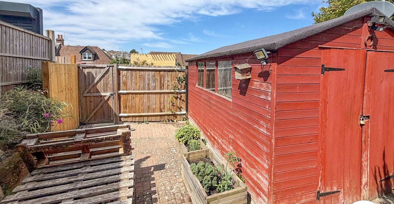 3 bedroom house to rent in Rochester | Robinson Michael & Jackson