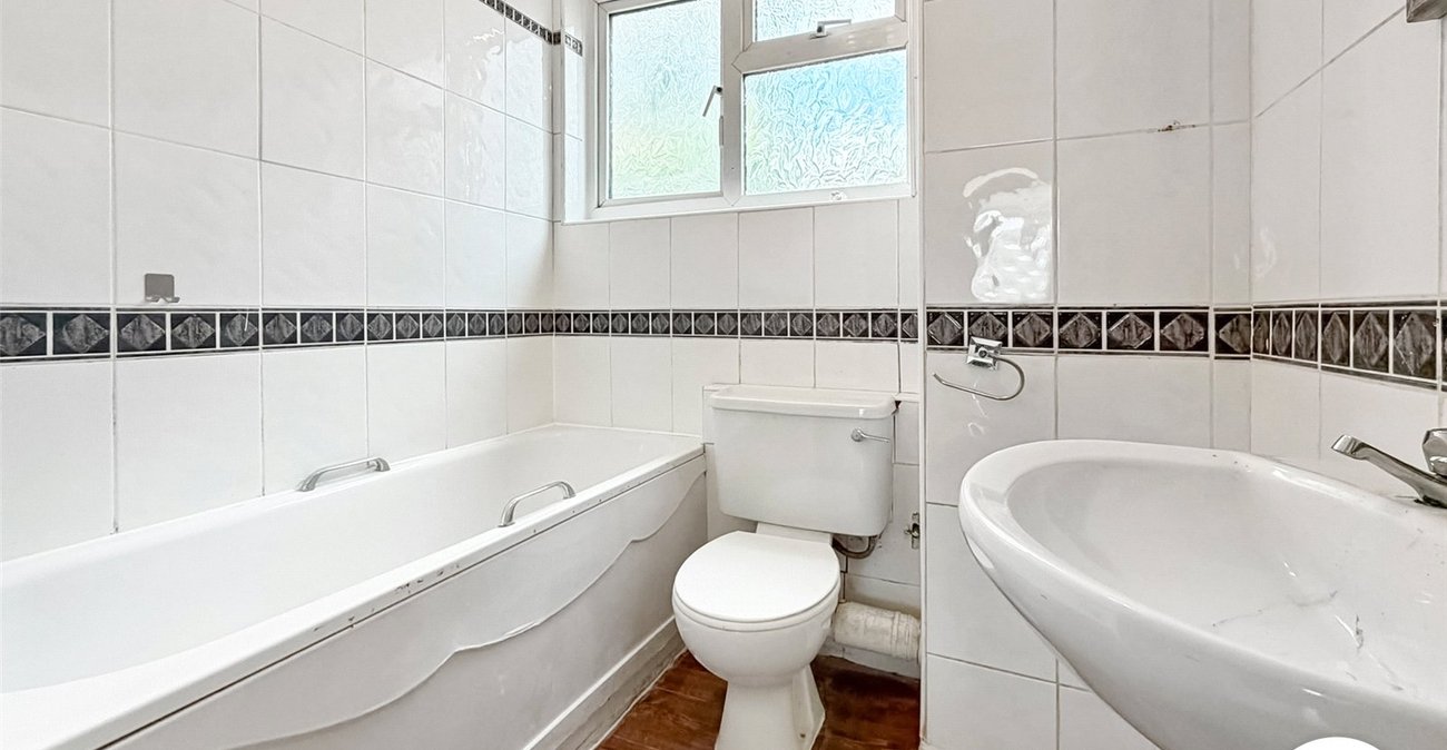 2 bedroom property to rent in London | 