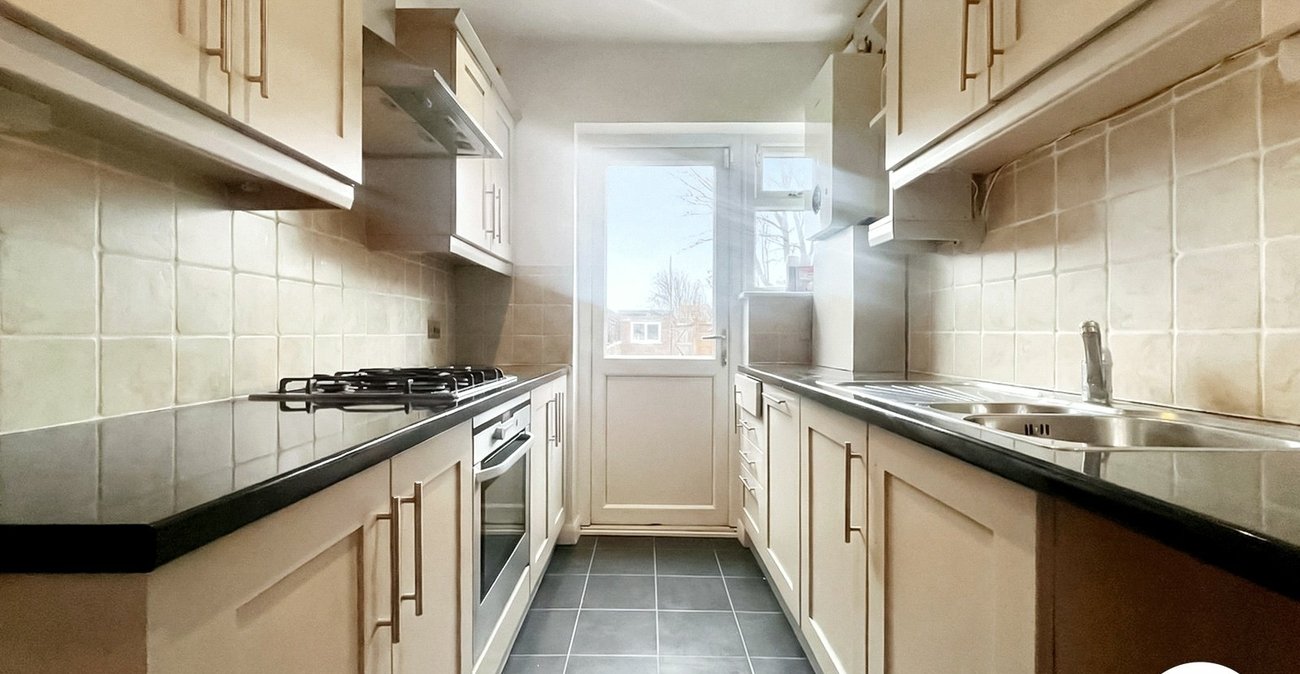 3 bedroom house to rent in Erith | Robinson Jackson