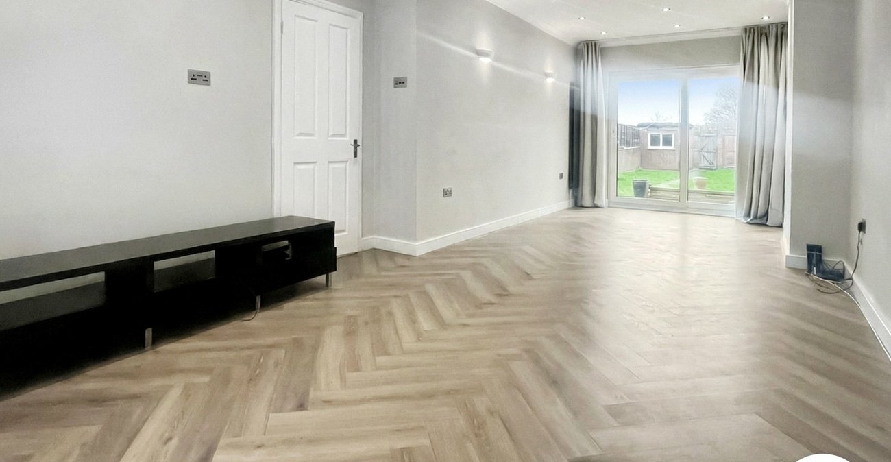 3 bedroom house to rent in Erith | Robinson Jackson