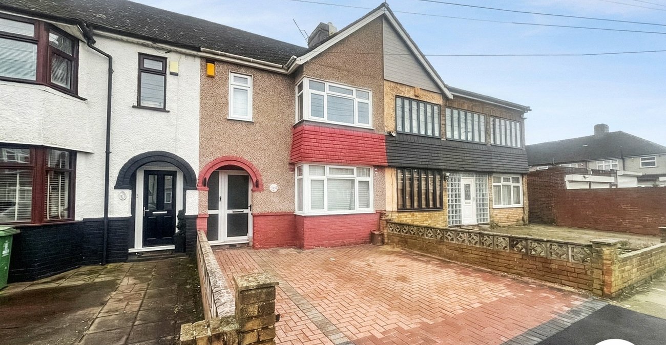 3 bedroom house to rent in Erith | Robinson Jackson