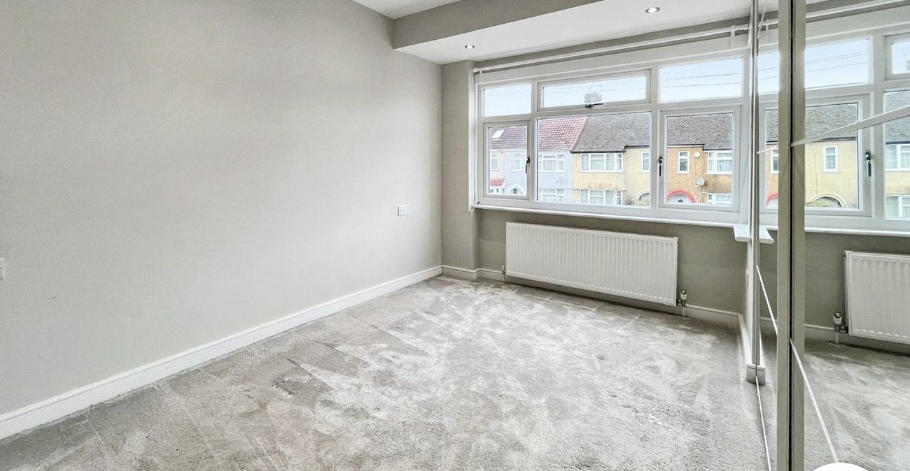 3 bedroom house to rent in Erith | Robinson Jackson