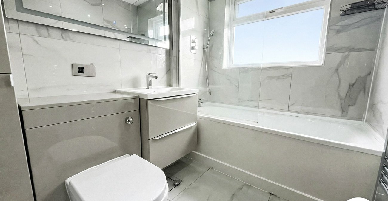3 bedroom house to rent in Erith | Robinson Jackson