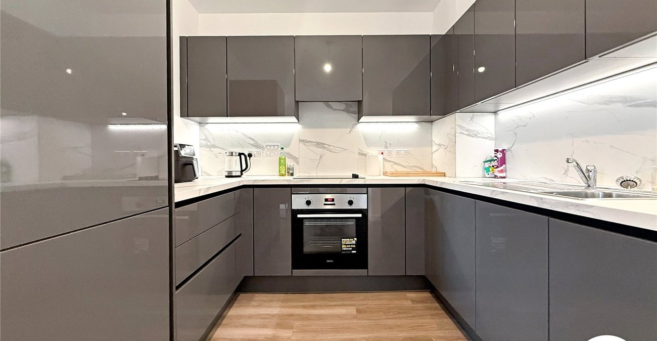 2 bedroom property to rent in London | Robinson Jackson