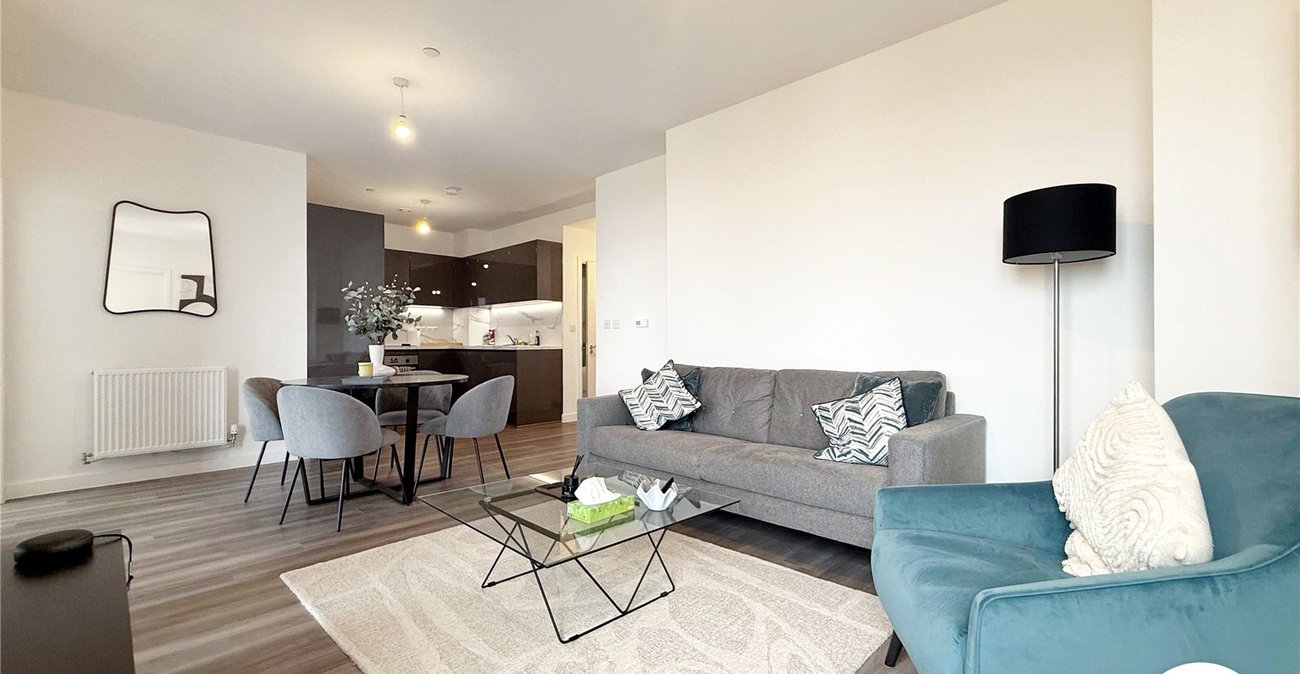 2 bedroom property to rent in London | Robinson Jackson