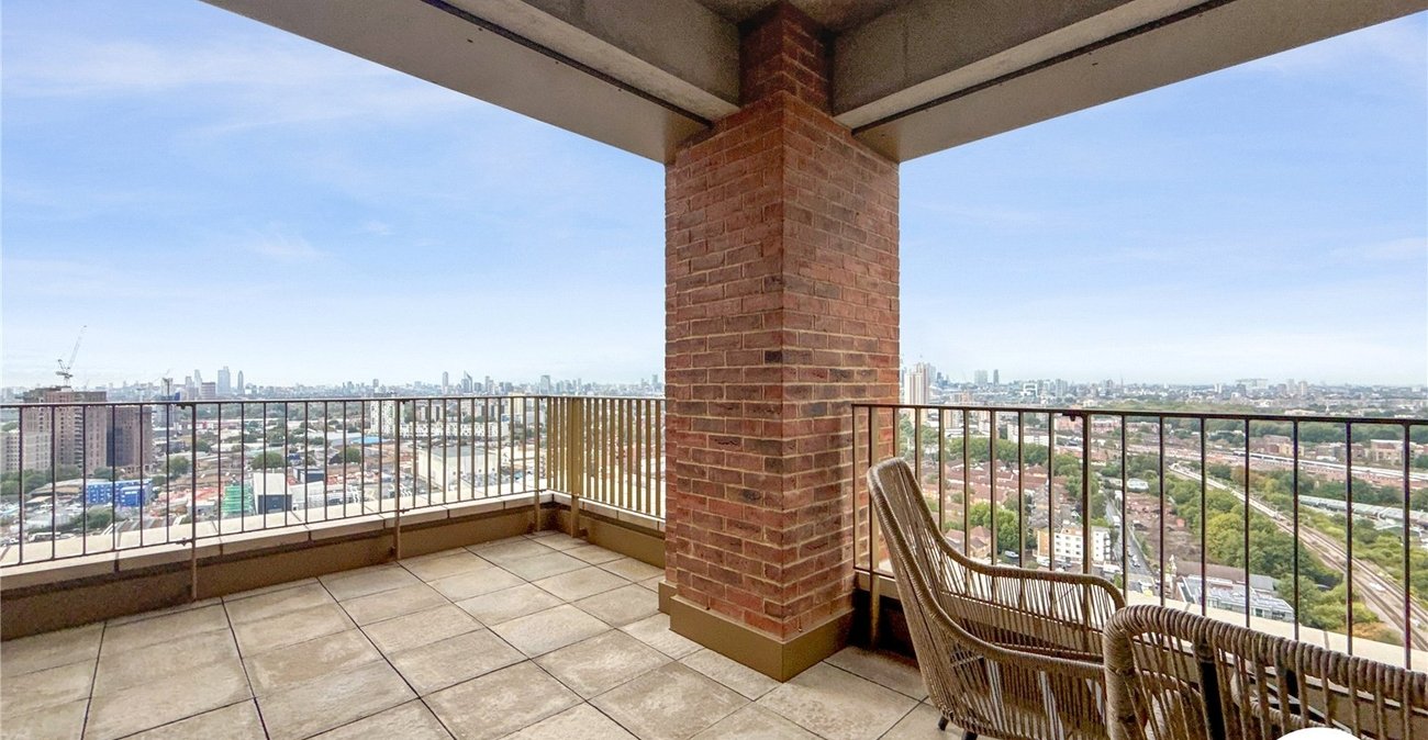 2 bedroom property to rent in London | Robinson Jackson