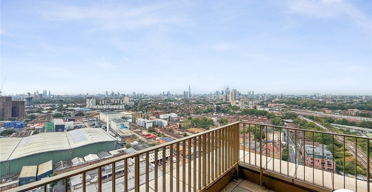 2 bedroom property to rent in London | Robinson Jackson