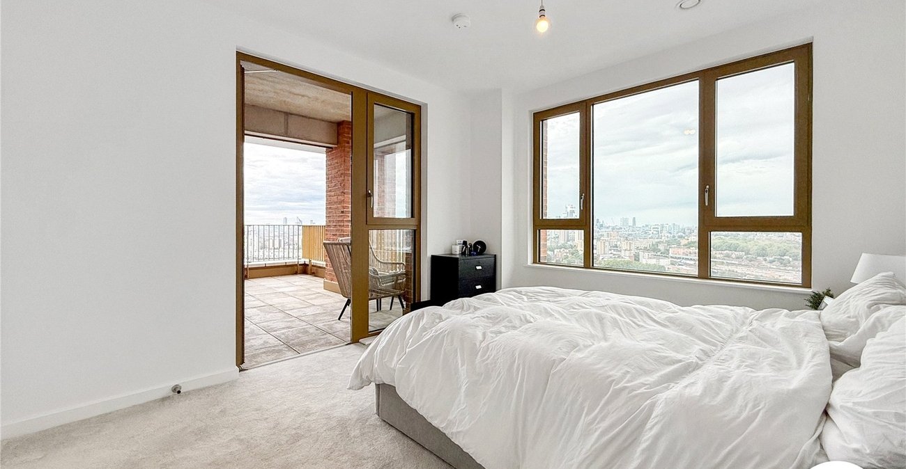 2 bedroom property to rent in London | Robinson Jackson