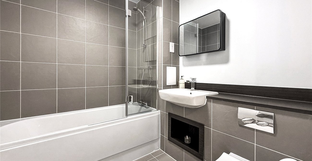 2 bedroom property to rent in London | Robinson Jackson