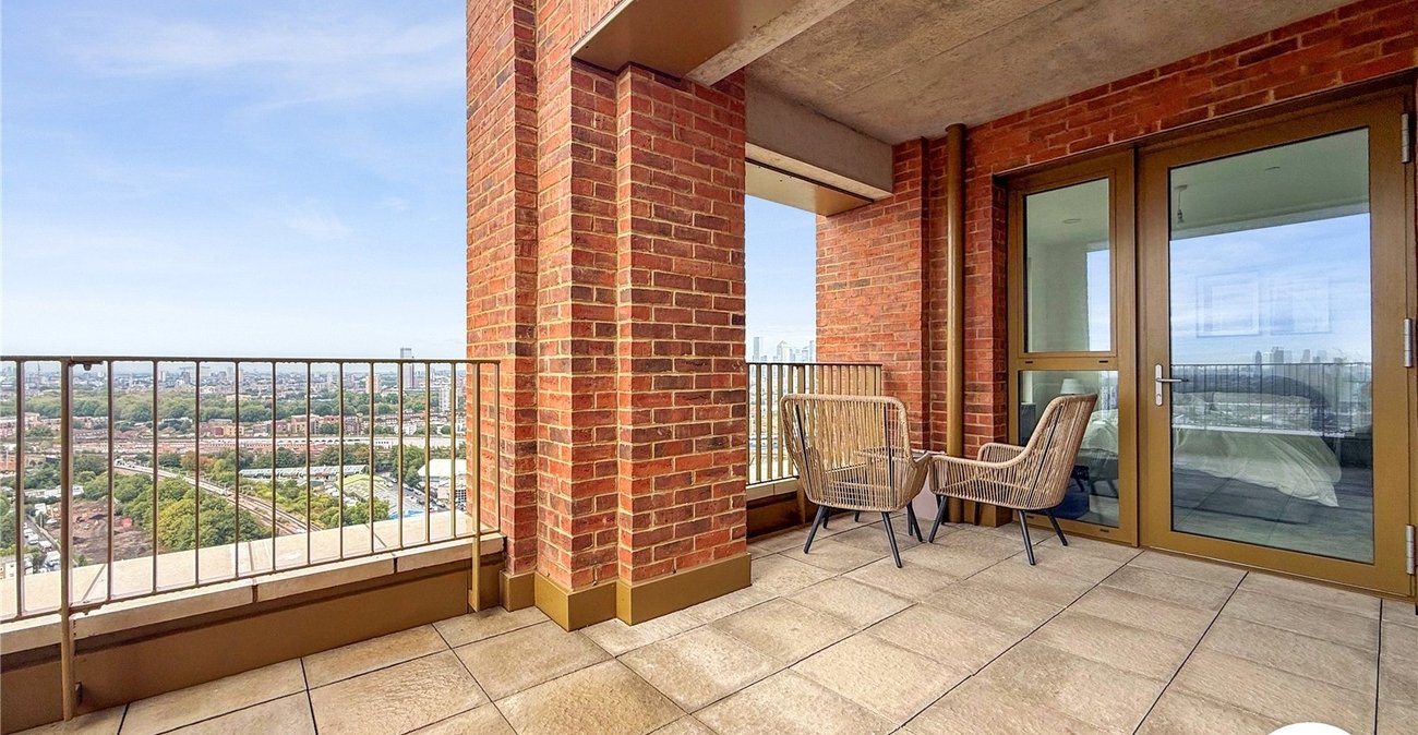 2 bedroom property to rent in London | Robinson Jackson
