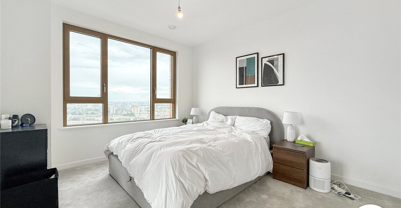 2 bedroom property to rent in London | Robinson Jackson