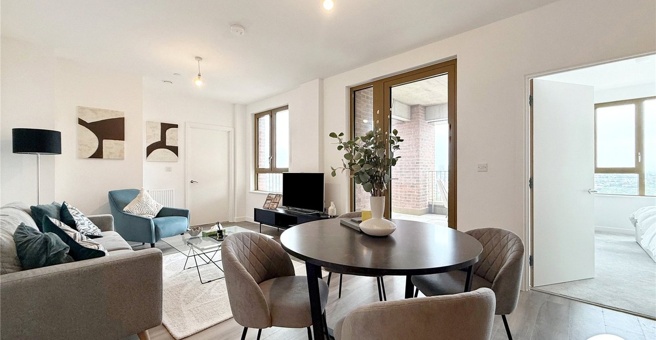 2 bedroom property to rent in London | Robinson Jackson