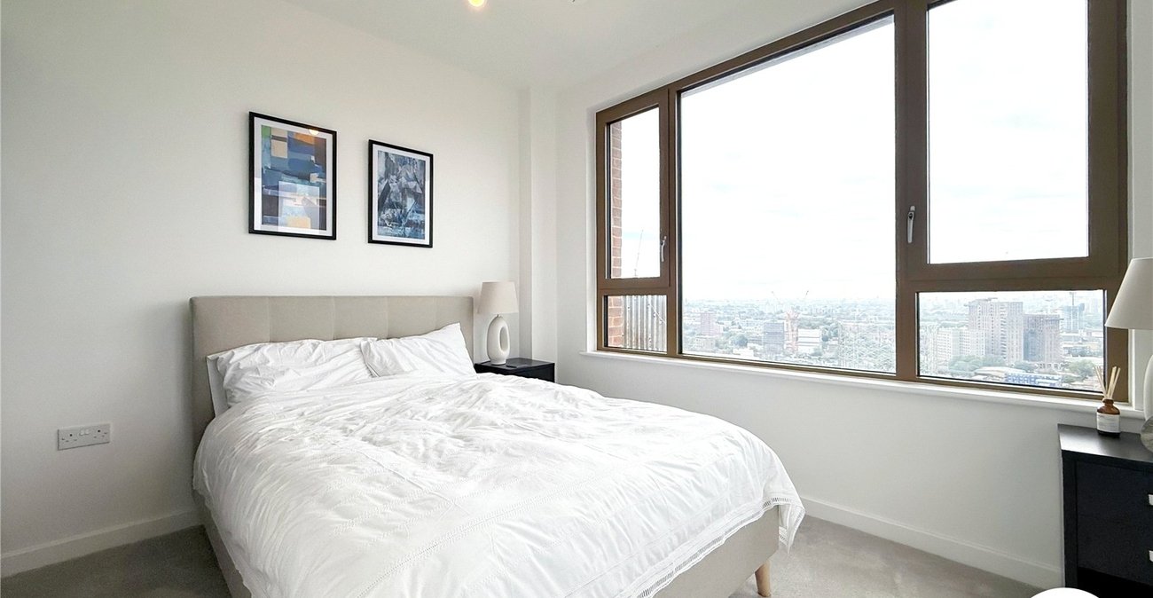 2 bedroom property to rent in London | Robinson Jackson