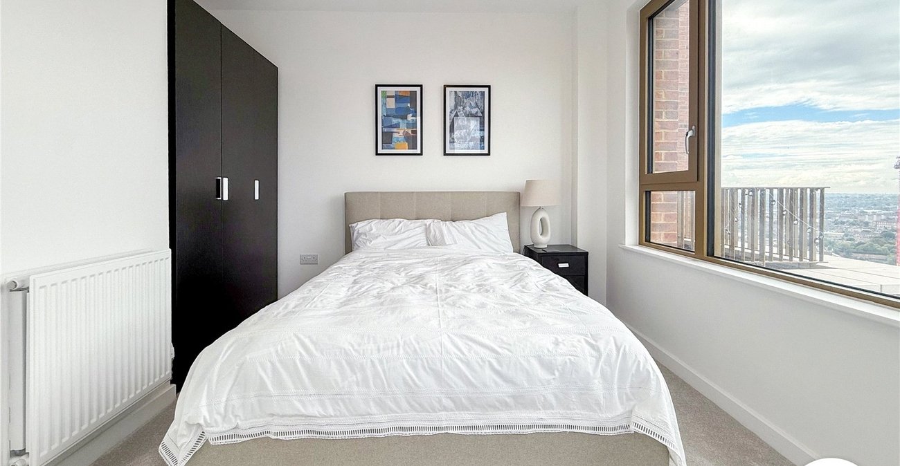 2 bedroom property to rent in London | Robinson Jackson