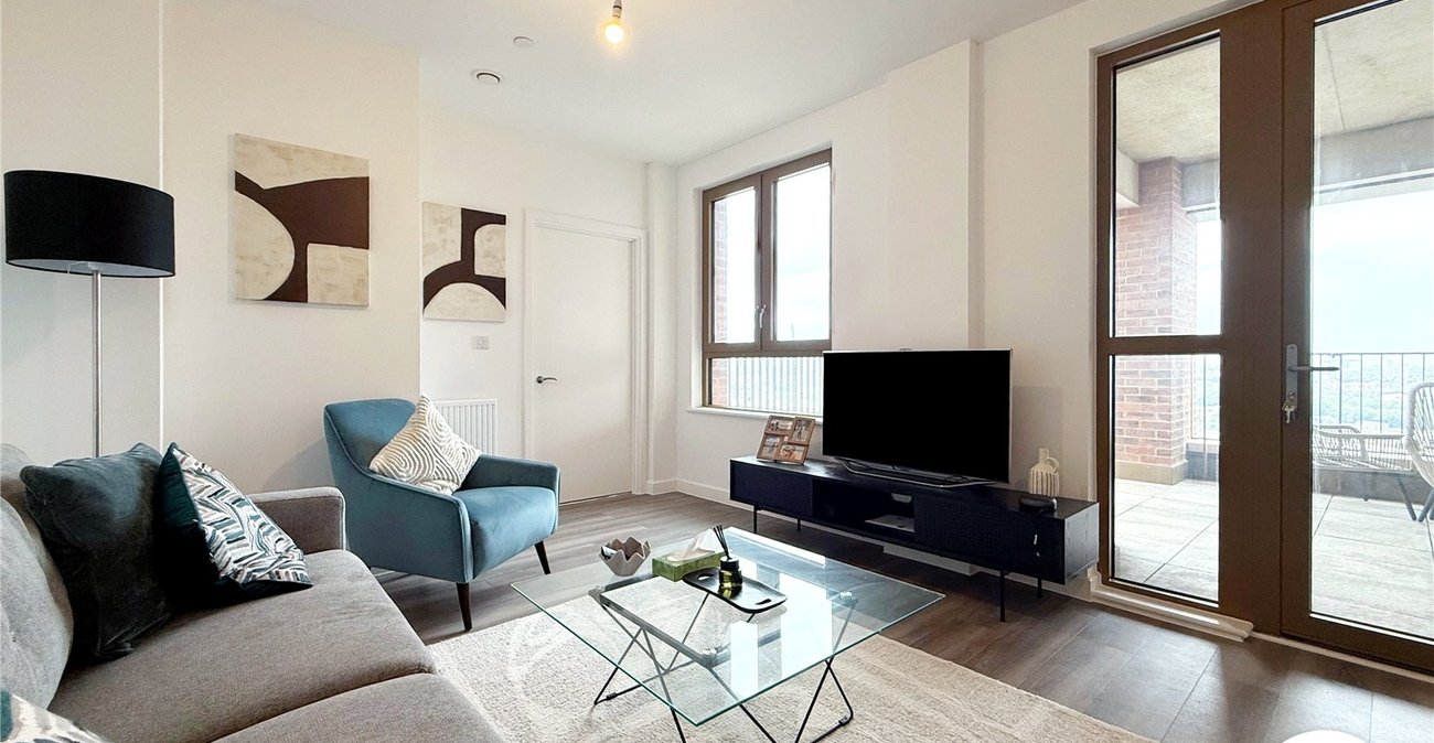 2 bedroom property to rent in London | Robinson Jackson