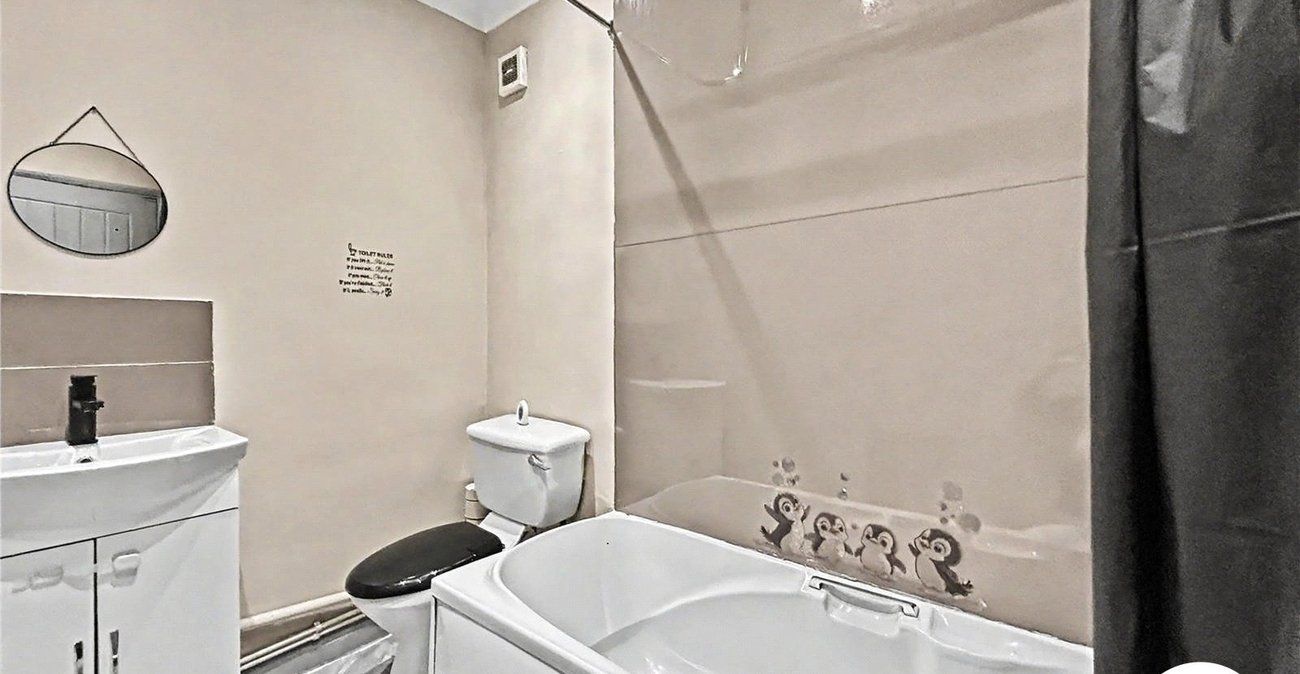 2 bedroom house to rent in Gillingham | Robinson Michael & Jackson
