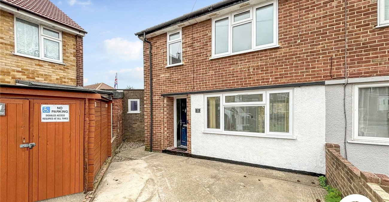 3 bedroom house to rent in Erith | Robinson Jackson