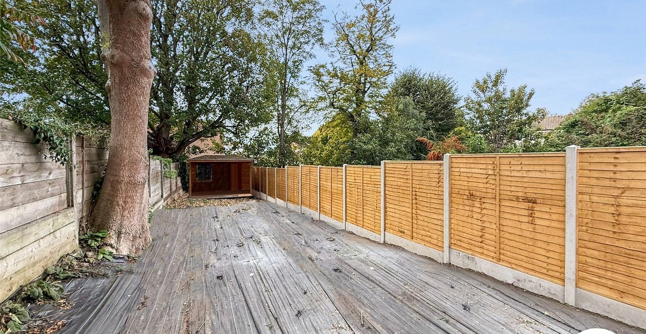 2 bedroom property to rent in London | Robinson Jackson