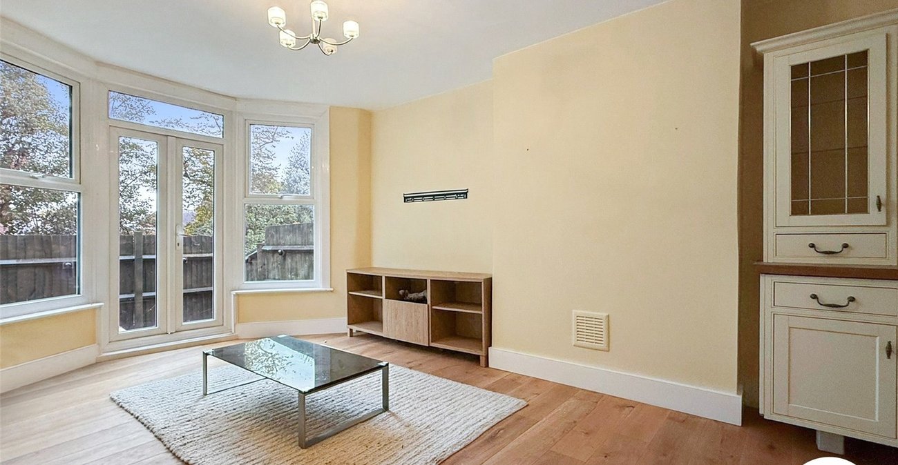 2 bedroom property to rent in London | Robinson Jackson