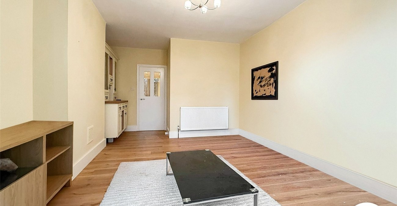 2 bedroom property to rent in London | Robinson Jackson