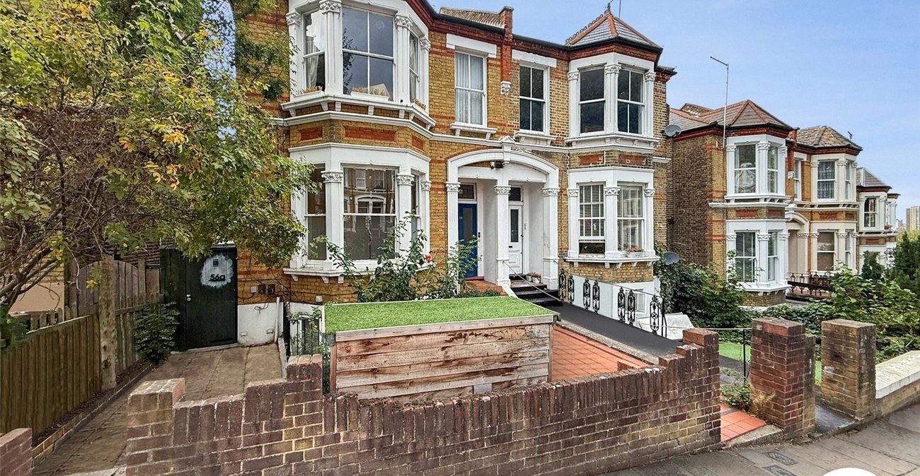 2 bedroom property to rent in London | Robinson Jackson