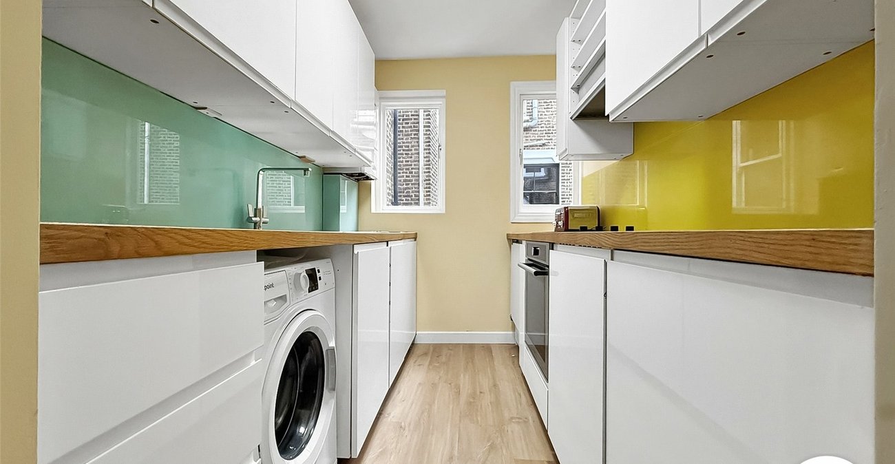 2 bedroom property to rent in London | Robinson Jackson