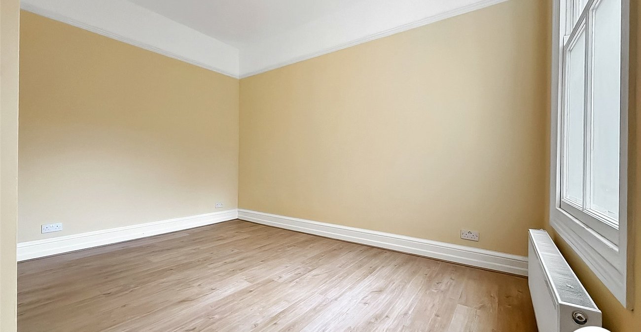 2 bedroom property to rent in London | Robinson Jackson