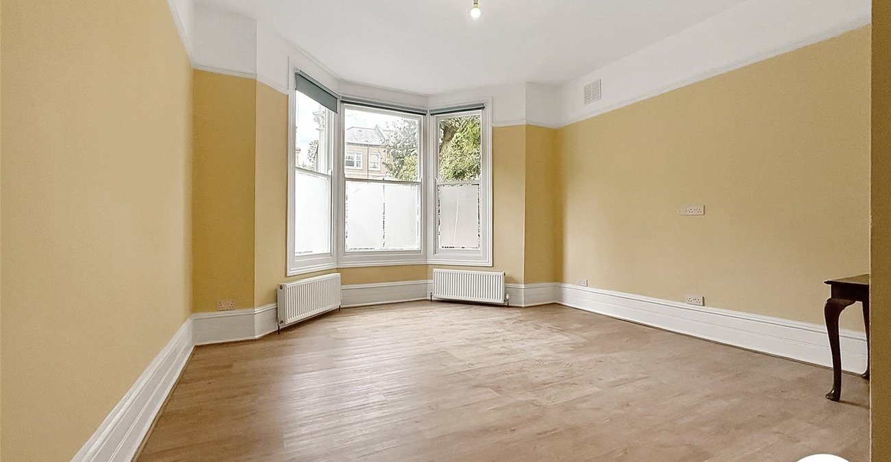 2 bedroom property to rent in London | Robinson Jackson