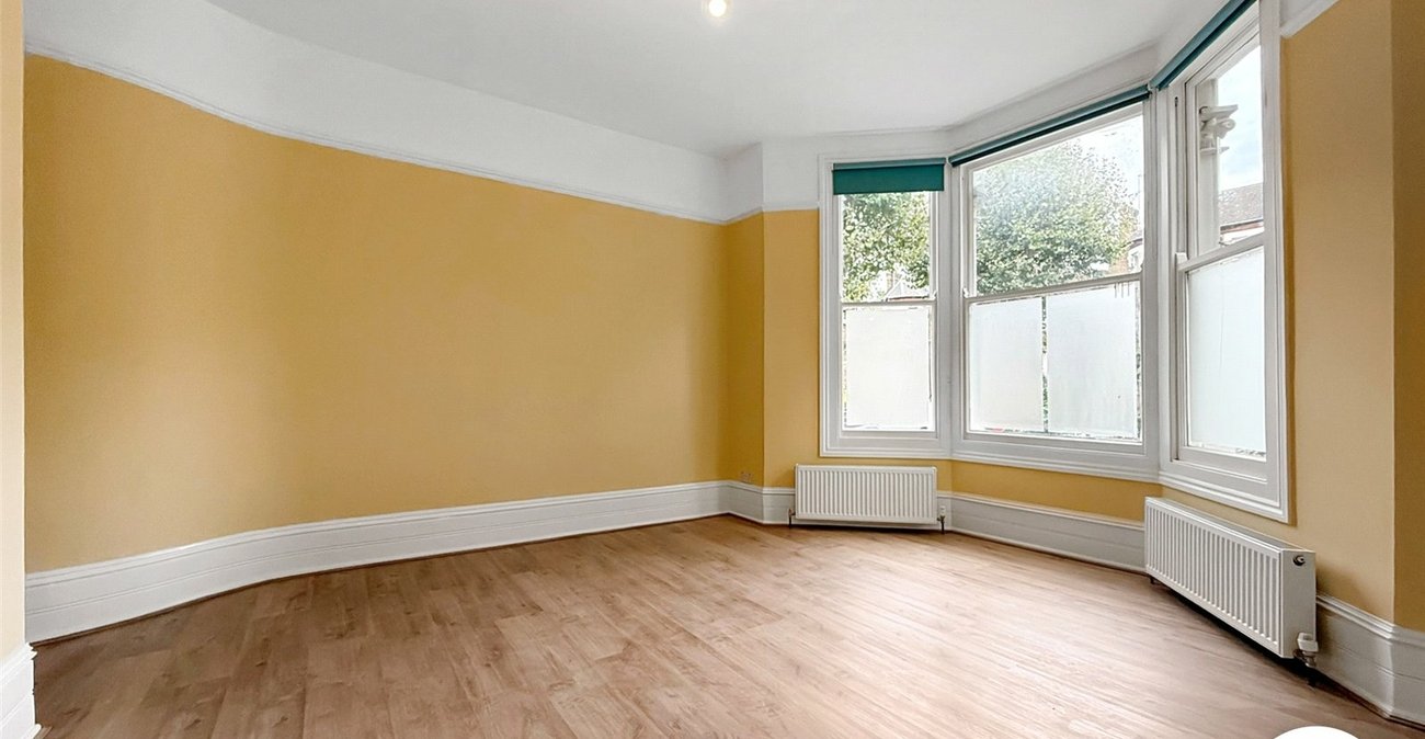 2 bedroom property to rent in London | Robinson Jackson