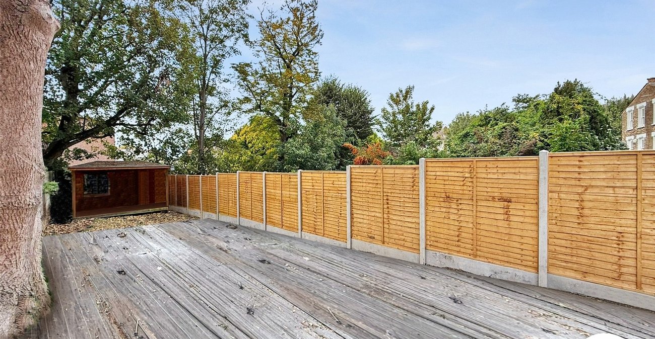 2 bedroom property to rent in London | Robinson Jackson