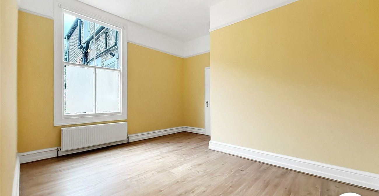 2 bedroom property to rent in London | Robinson Jackson