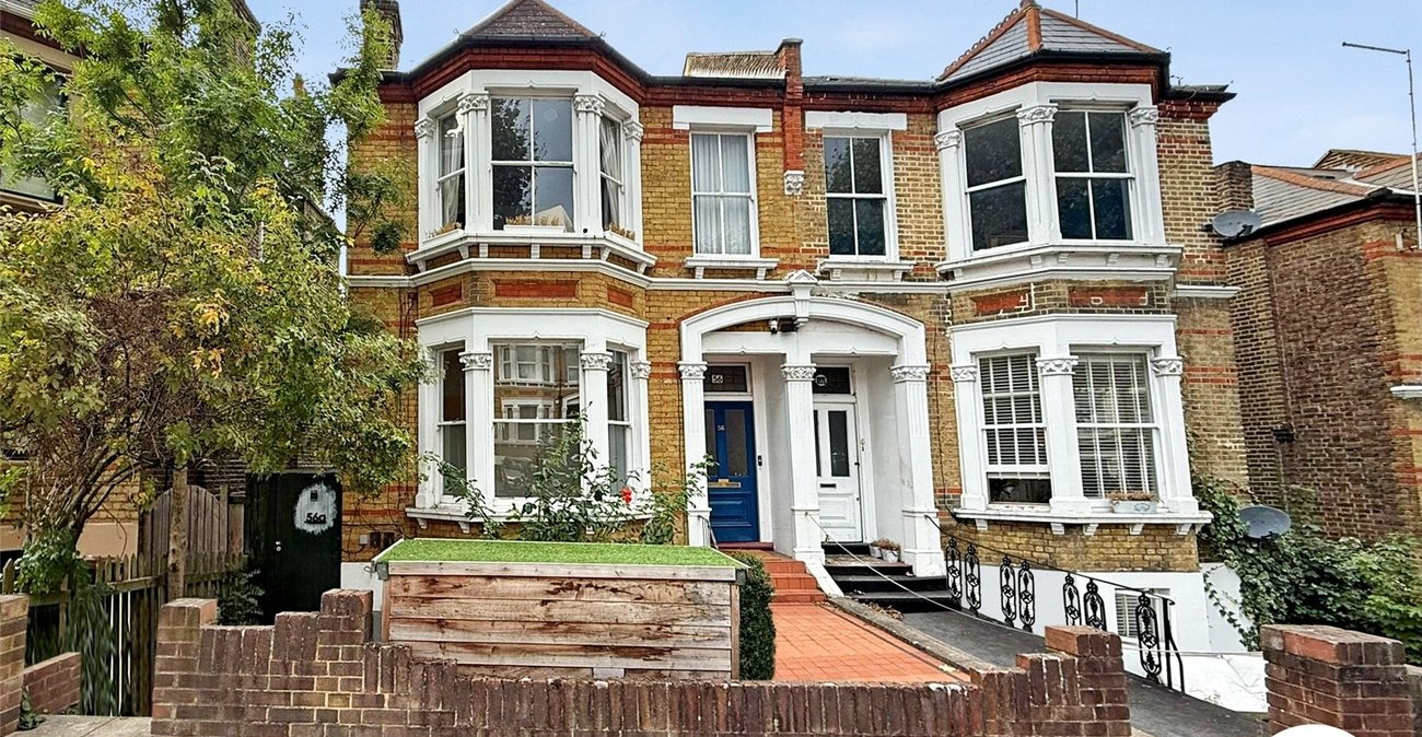 2 bedroom property to rent in London | Robinson Jackson