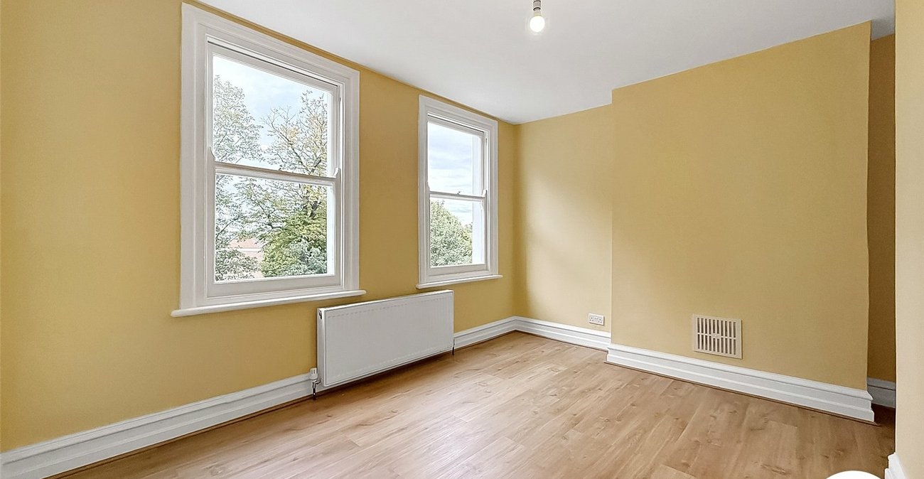 2 bedroom property to rent in London | Robinson Jackson