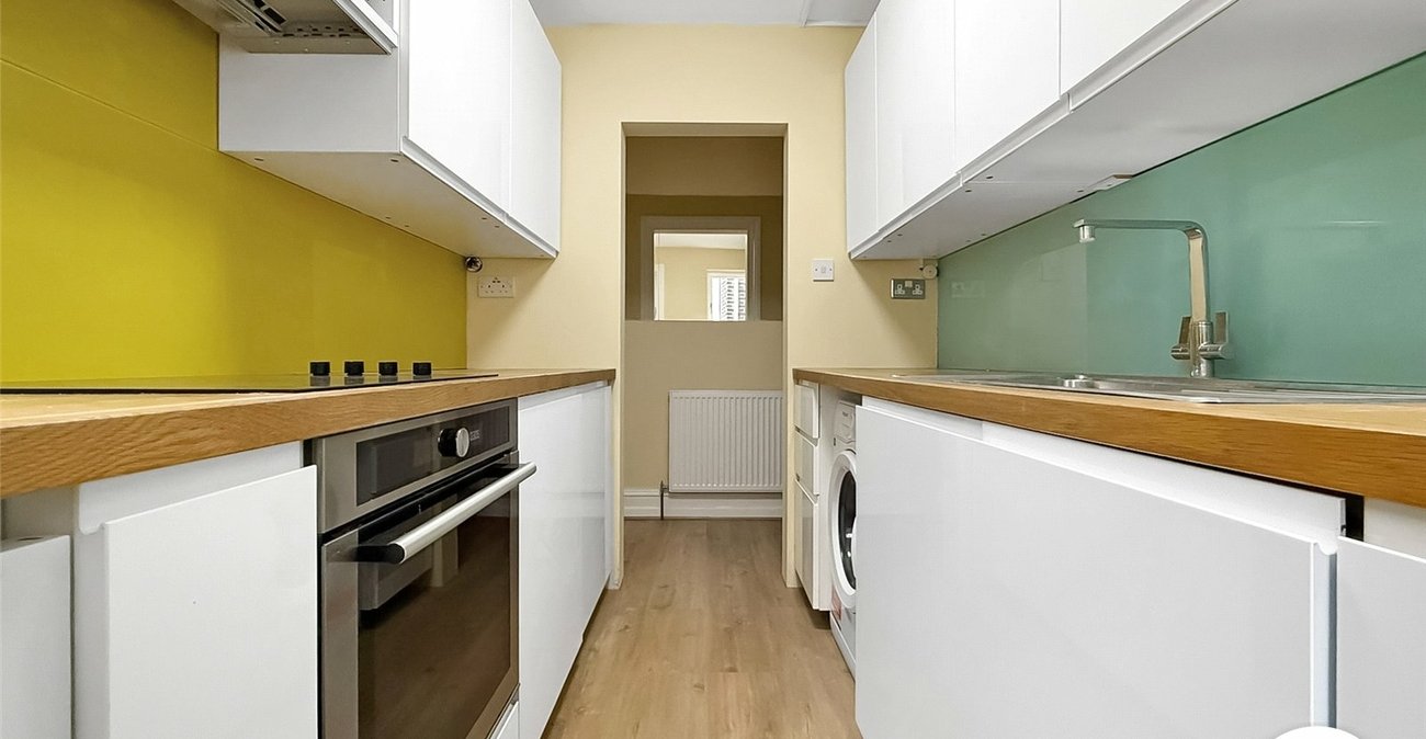 2 bedroom property to rent in London | Robinson Jackson