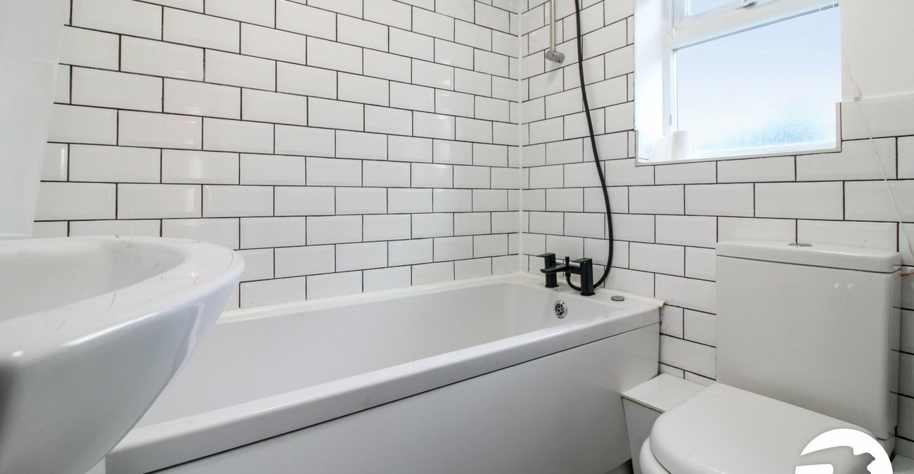 3 bedroom house to rent in Gravesend | Robinson Michael & Jackson