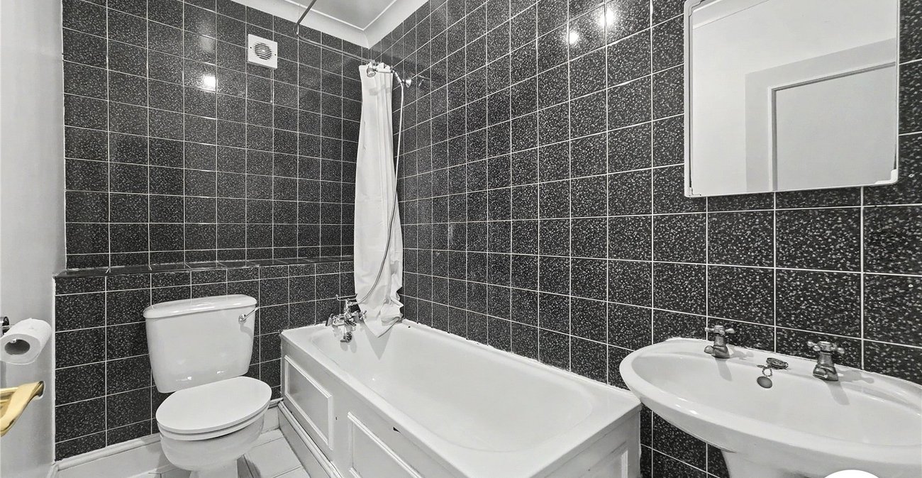 2 bedroom property to rent in Sydenham | Robinson Jackson