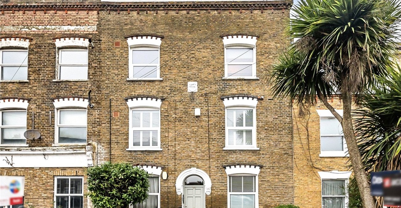 2 bedroom property to rent in Sydenham | Robinson Jackson