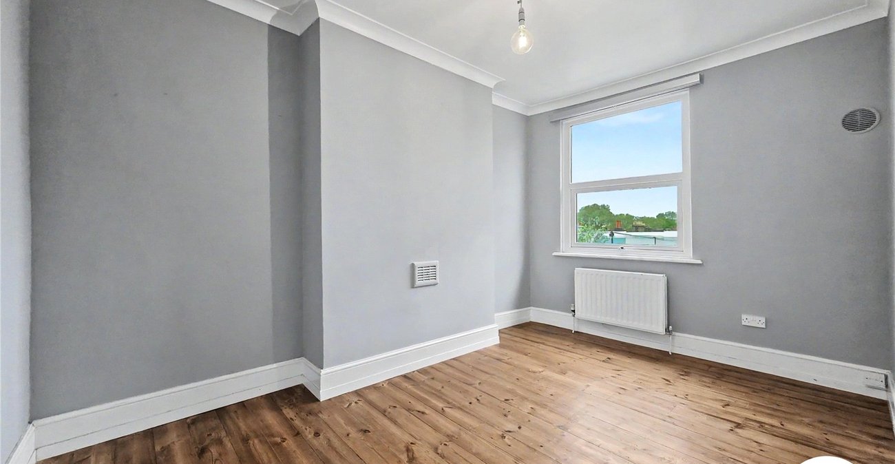 2 bedroom property to rent in Sydenham | Robinson Jackson