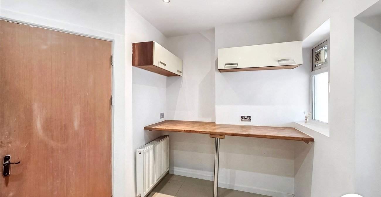 5 bedroom house to rent in London | Robinson Jackson