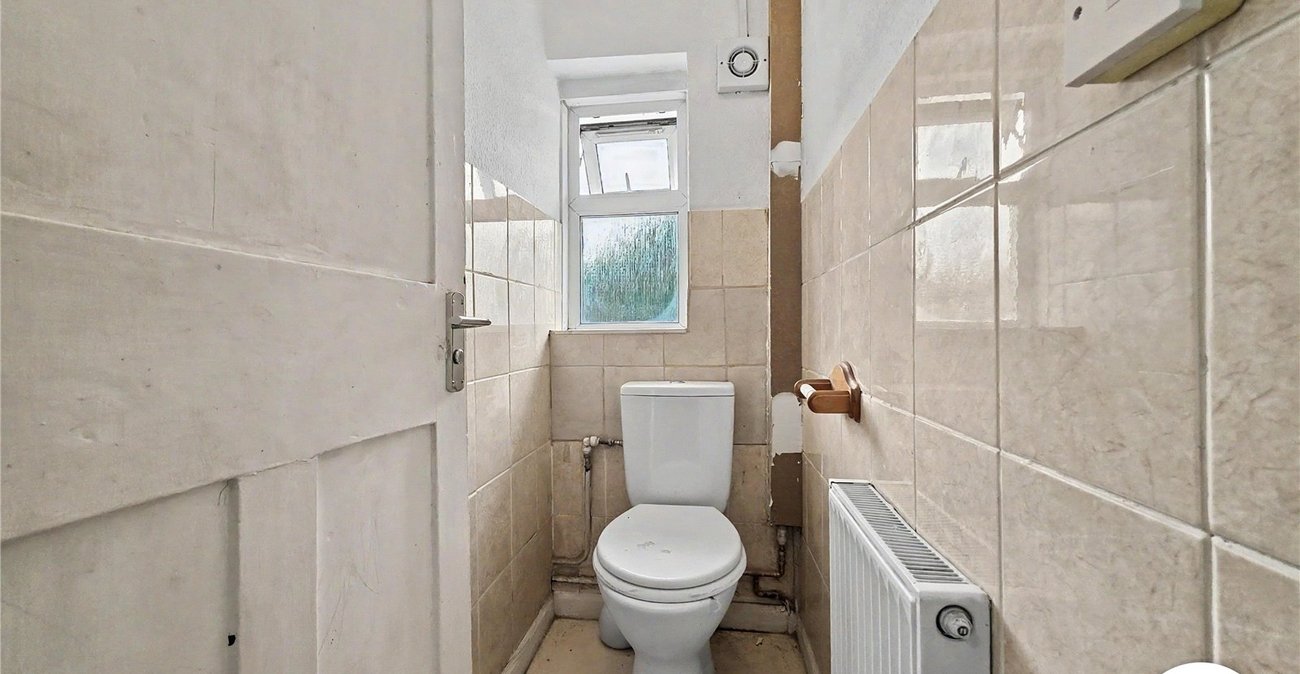 5 bedroom house to rent in London | Robinson Jackson