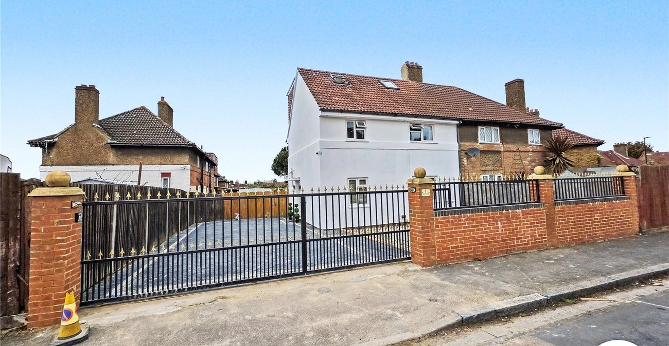 5 bedroom house to rent in London | Robinson Jackson