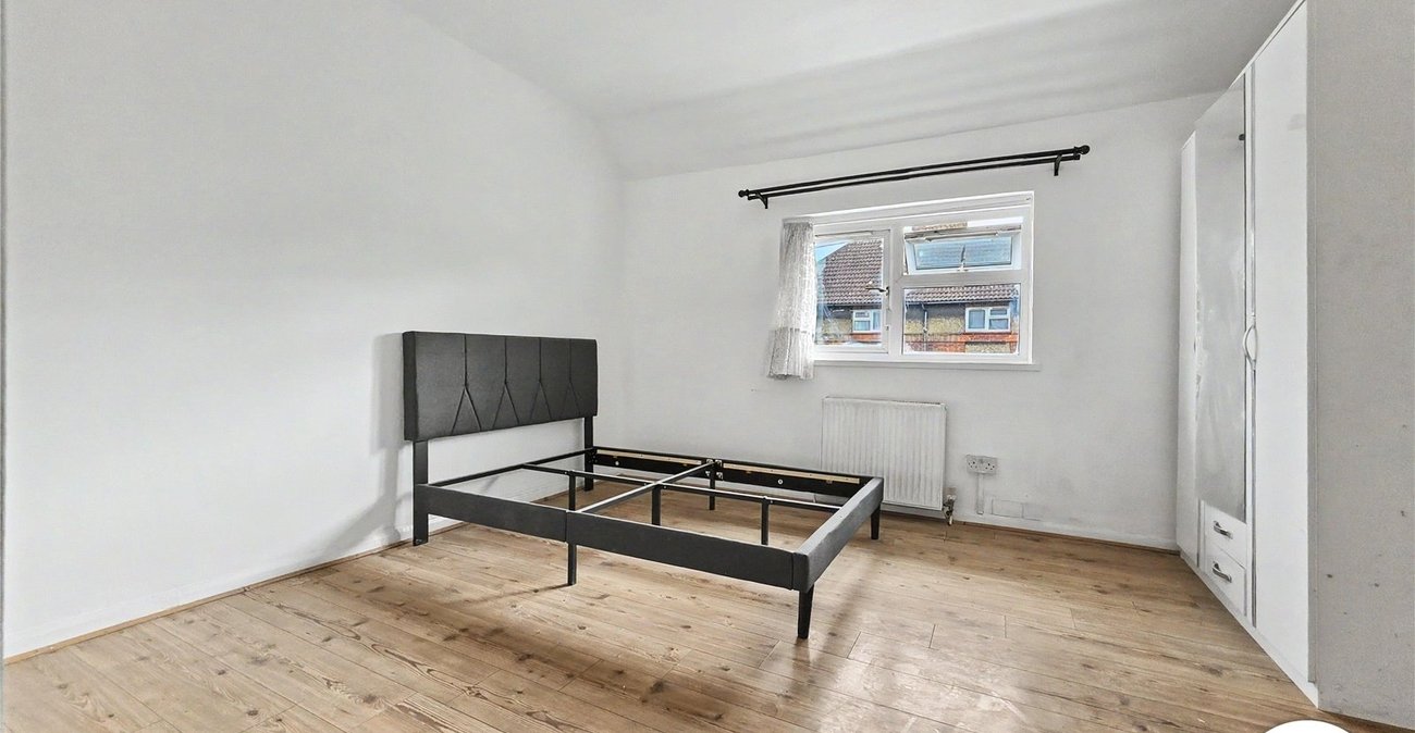 5 bedroom house to rent in London | Robinson Jackson