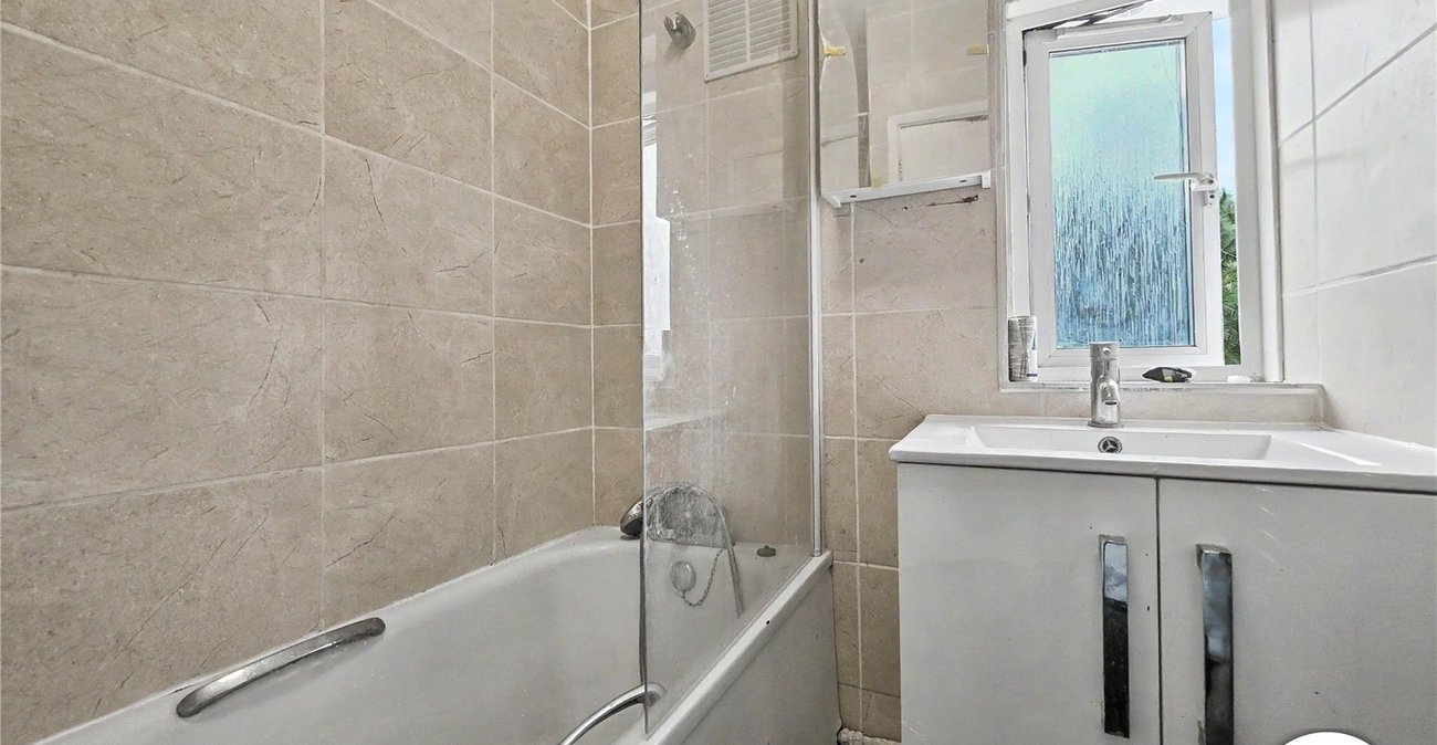 5 bedroom house to rent in London | Robinson Jackson